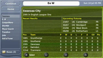 Football Manager Handheld (EU) screen shot game playing